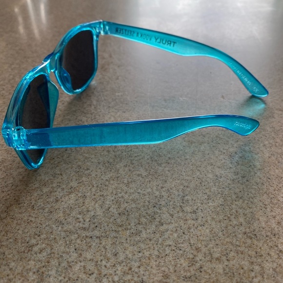 Truly Hard Seltzer Blue Sunglasses New without tags - Picture 2 of 4